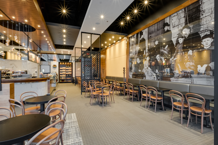 Intérieur du Café Morgane St-Pierre